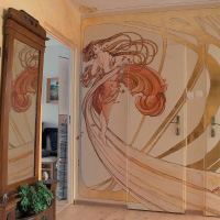 Malowidło ścienne nawiązujące do twórczości Alfonsa Muchy, wnętrze prywatne (2008)