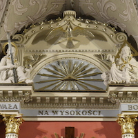 Ołtarz główny w kościele pw. Św. Marcina bp w Mchach (2015)